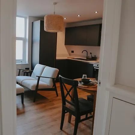 Modern First Floor 아파트 요크