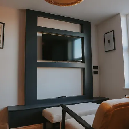 Modern First Floor 아파트